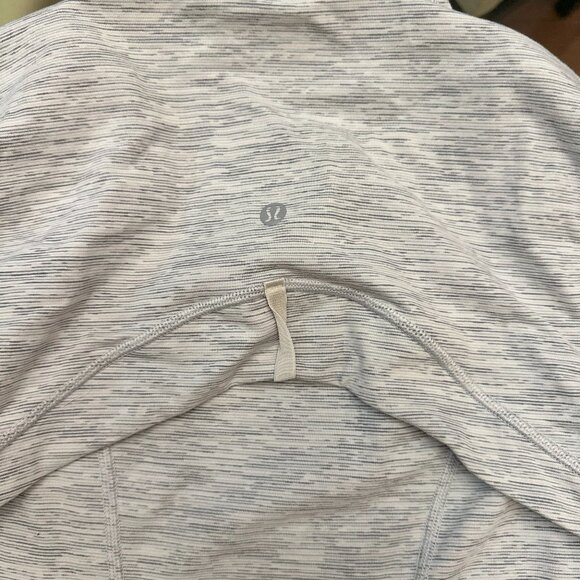 Lululemon Jacket Fits like a small - Picture 2 of 4